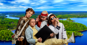 Järvi- ja metsämaisema taustalla ja edessä esiintyjiä