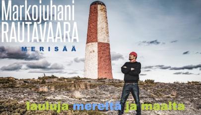 Kuvassa on yksi henkilö rannalla.