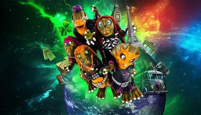 Taustalla maapallo ja paljon värejä, keskellä dinot