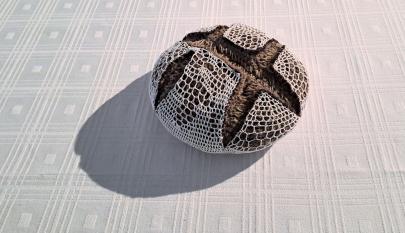 Liisa Hietanen, Jatkumo, 2024, lanka, vaahtomuovi ja vanu. Kuva:  Rauni Tanskanen