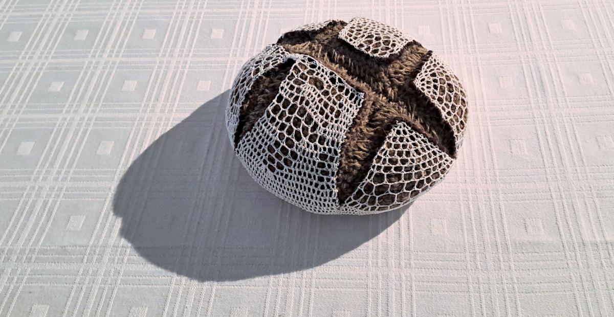 Liisa Hietanen, Jatkumo, 2024, lanka, vaahtomuovi ja vanu. Kuva:  Rauni Tanskanen