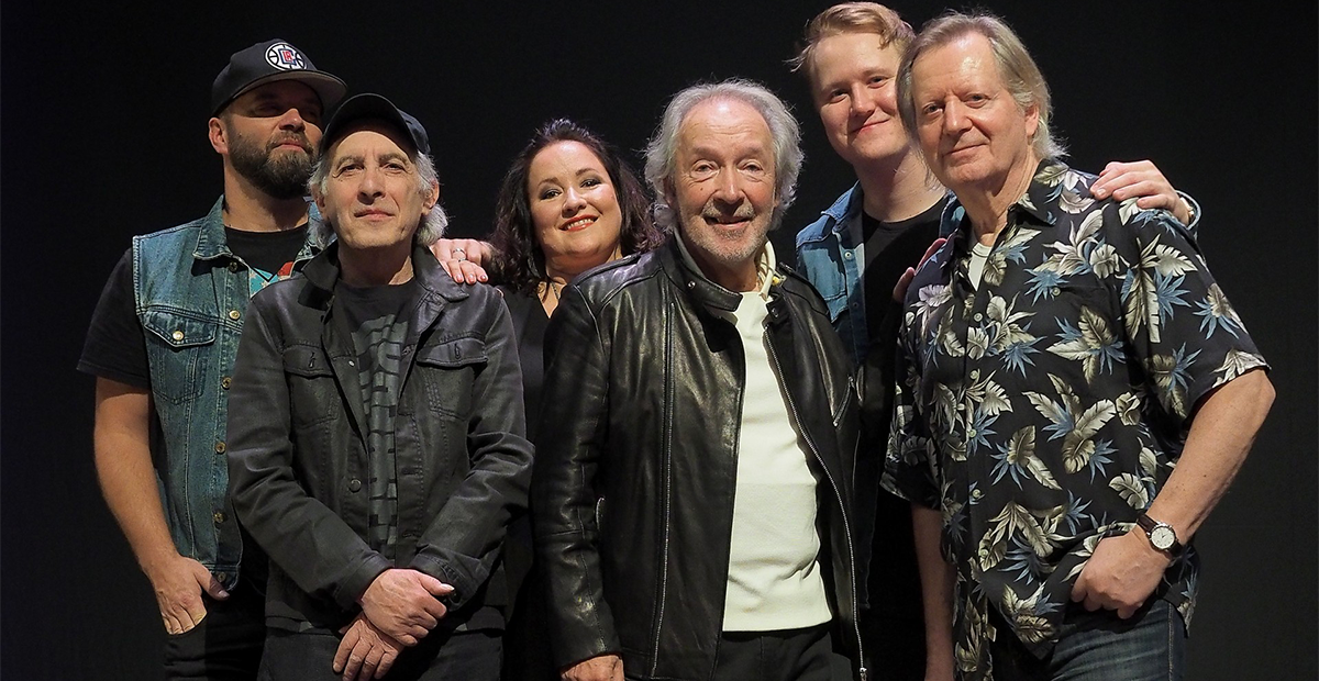 Easyn jäsenet rivissä iloisina