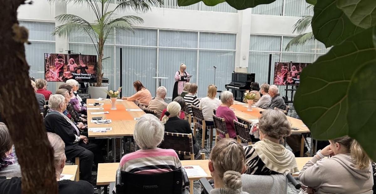 vanhusten viikon juhla kaupungintalolla 2025